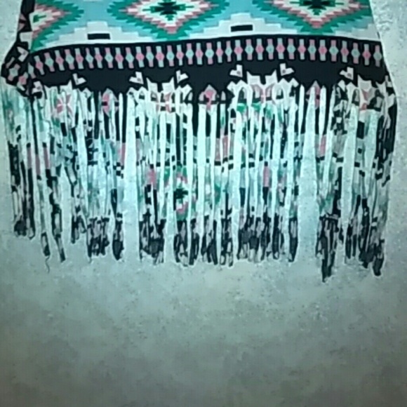 ❄Kirra Aztec Fringe Crop Top - Picture 2 of 7